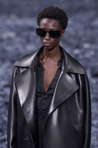 Look 75